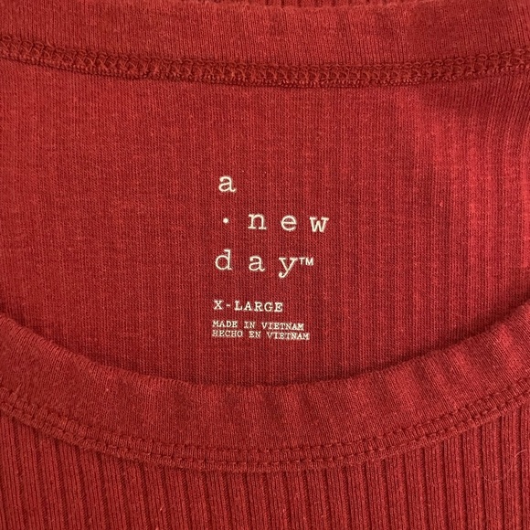 Women’s Top - Picture 4 of 4